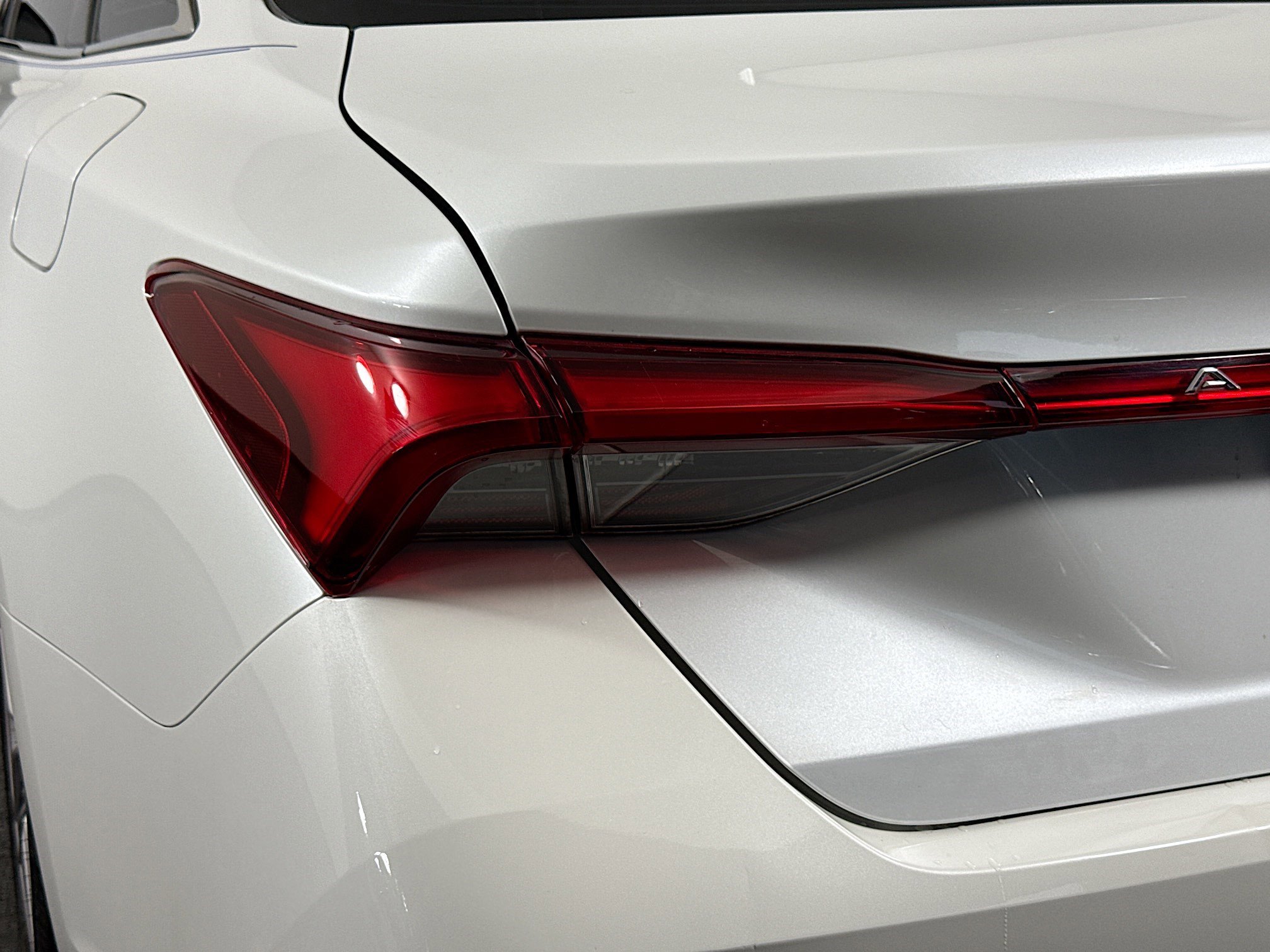 Used 2019 Toyota Avalon XLE w/ Moonroof Package image 36