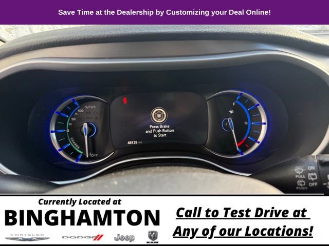 Used 2023 Chrysler Pacifica Touring-L image 14