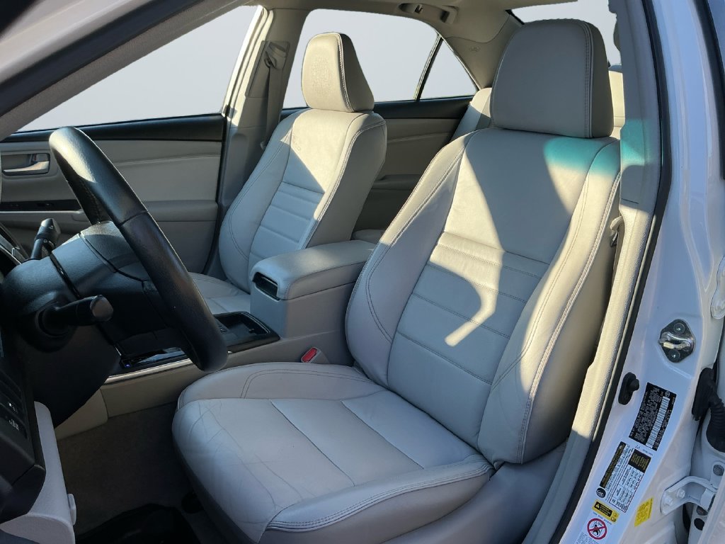 Used 2017 Toyota Camry XLE w/ Moonroof Package FWD image 10