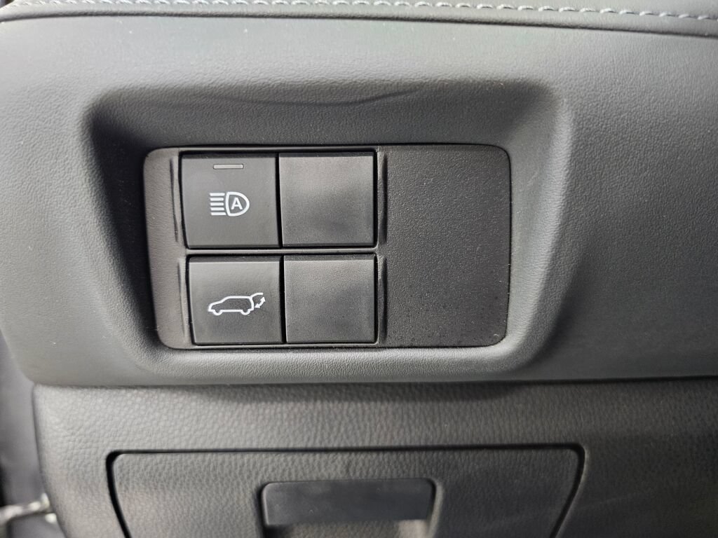 Used 2024 Toyota Highlander XLE AWD/4WD image 27