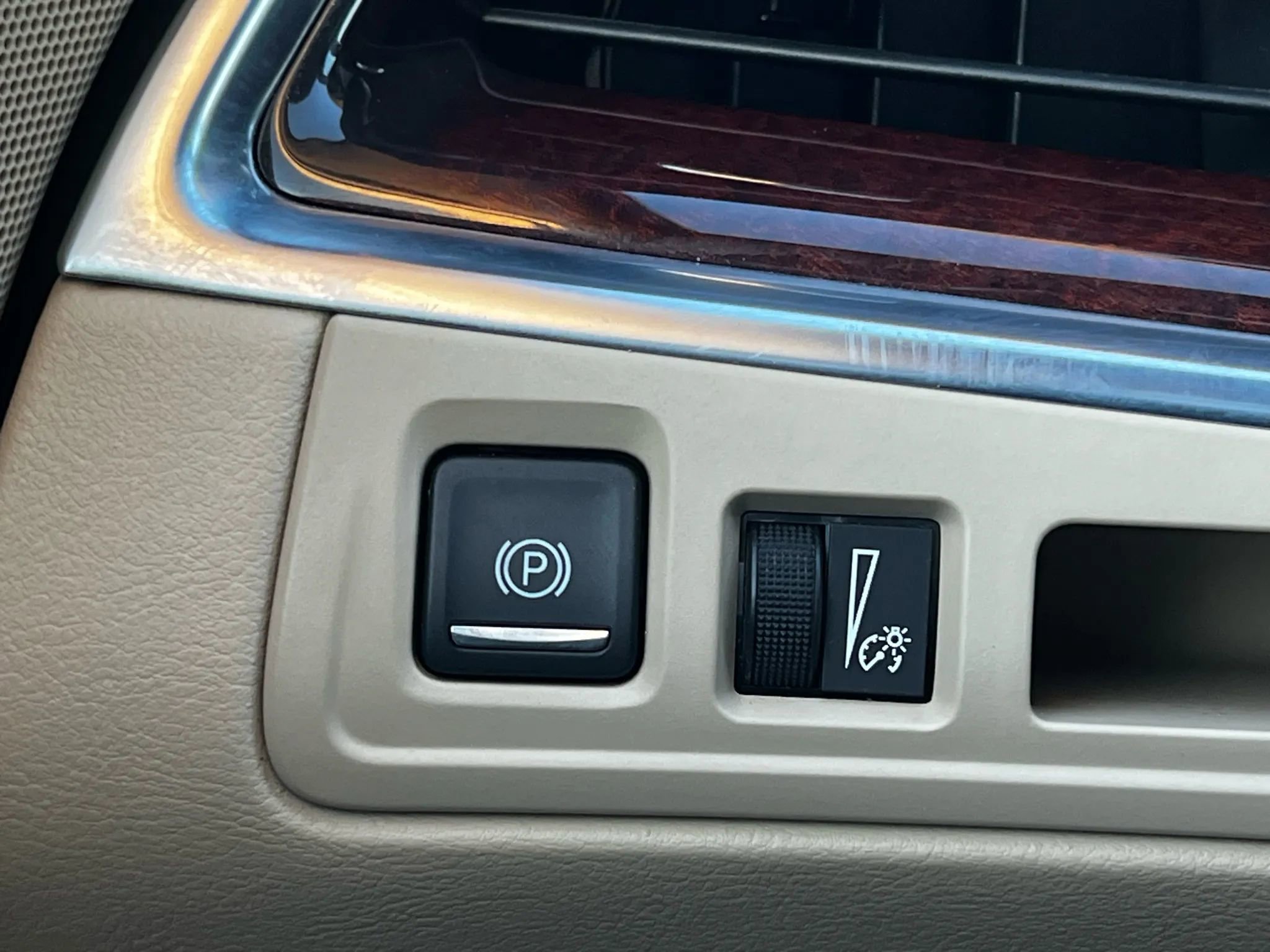 Used 2018 Cadillac XT5 Luxury w/ Driver Awareness Package image 28