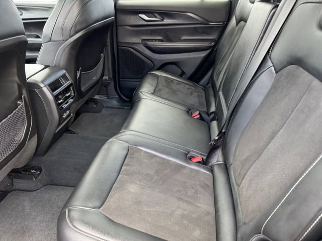 Used 2023 Jeep Grand Cherokee Altitude image 16