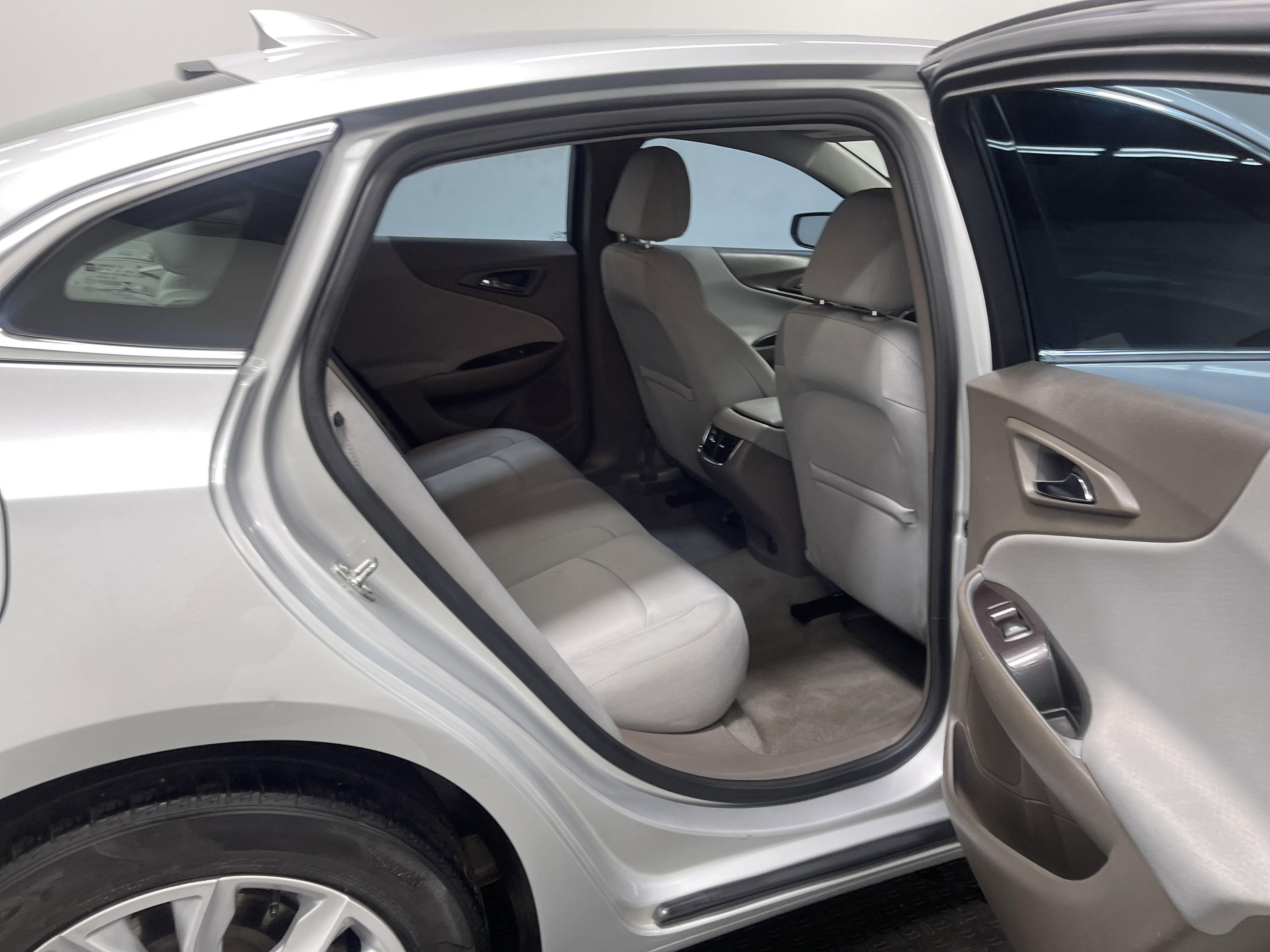 Used 2022 Chevrolet Malibu LT image 19