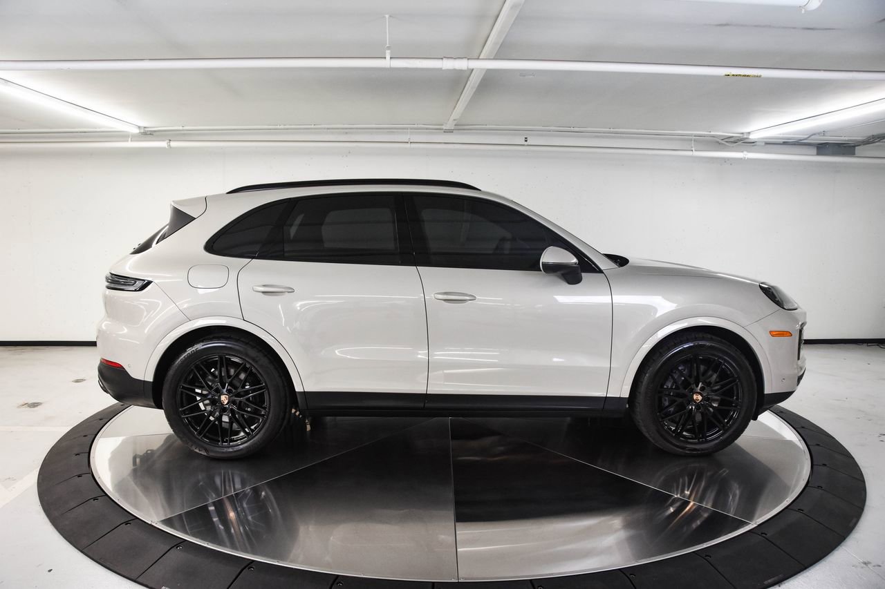 Certified 2025 Porsche Cayenne AWD/4WD image 8
