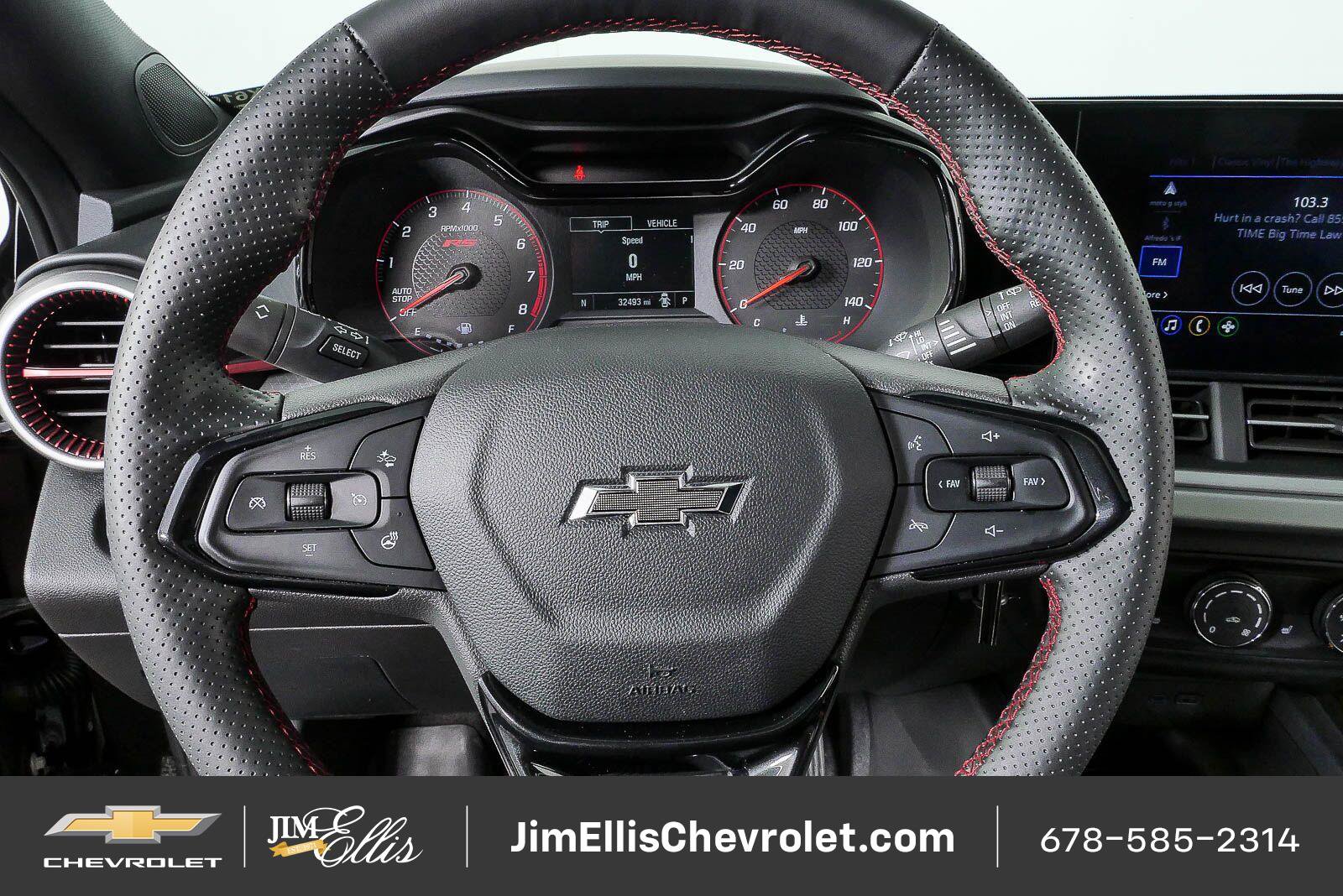 Certified 2025 Chevrolet Trax RS w/ Sunroof Package FWD image 8