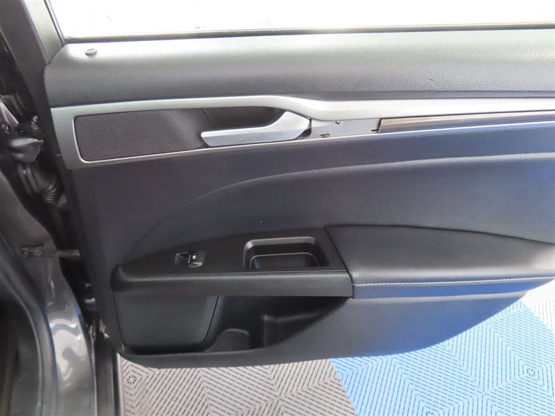 Used 2020 Ford Fusion SEL image 29