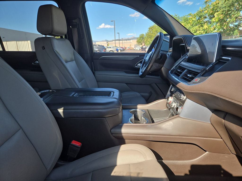 Used 2022 GMC Yukon XL SLT w/ SLT Premium Package AWD/4WD image 10