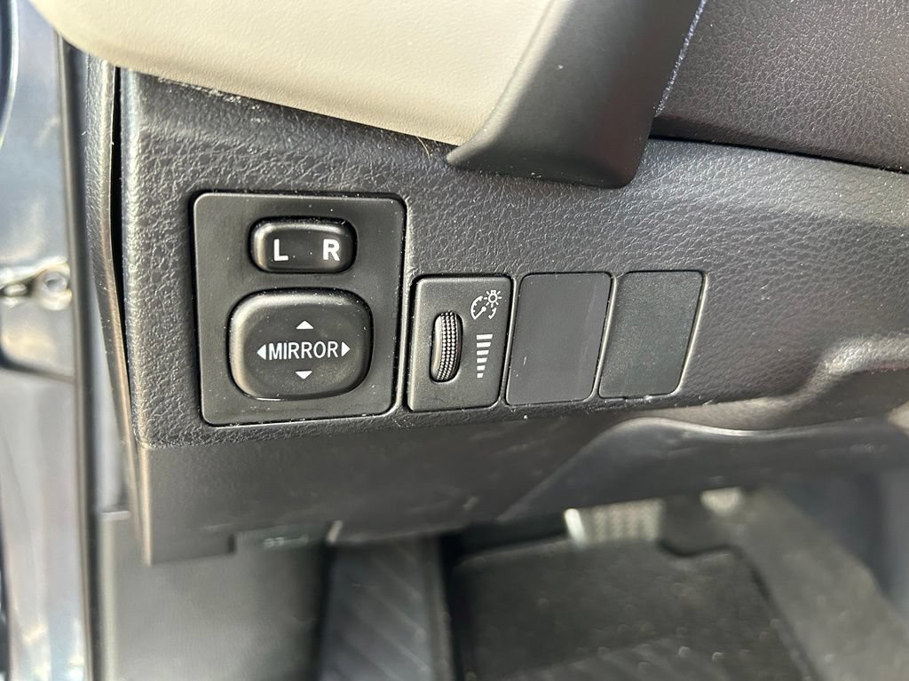 Used 2019 Toyota Corolla LE FWD image 18