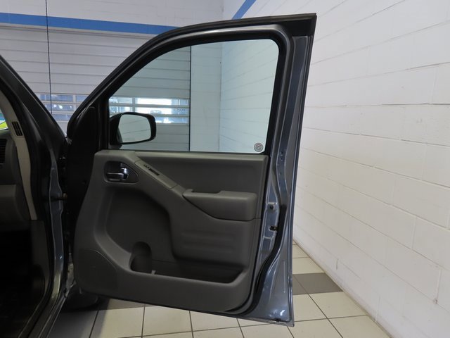 Used 2020 Nissan Frontier SV image 25