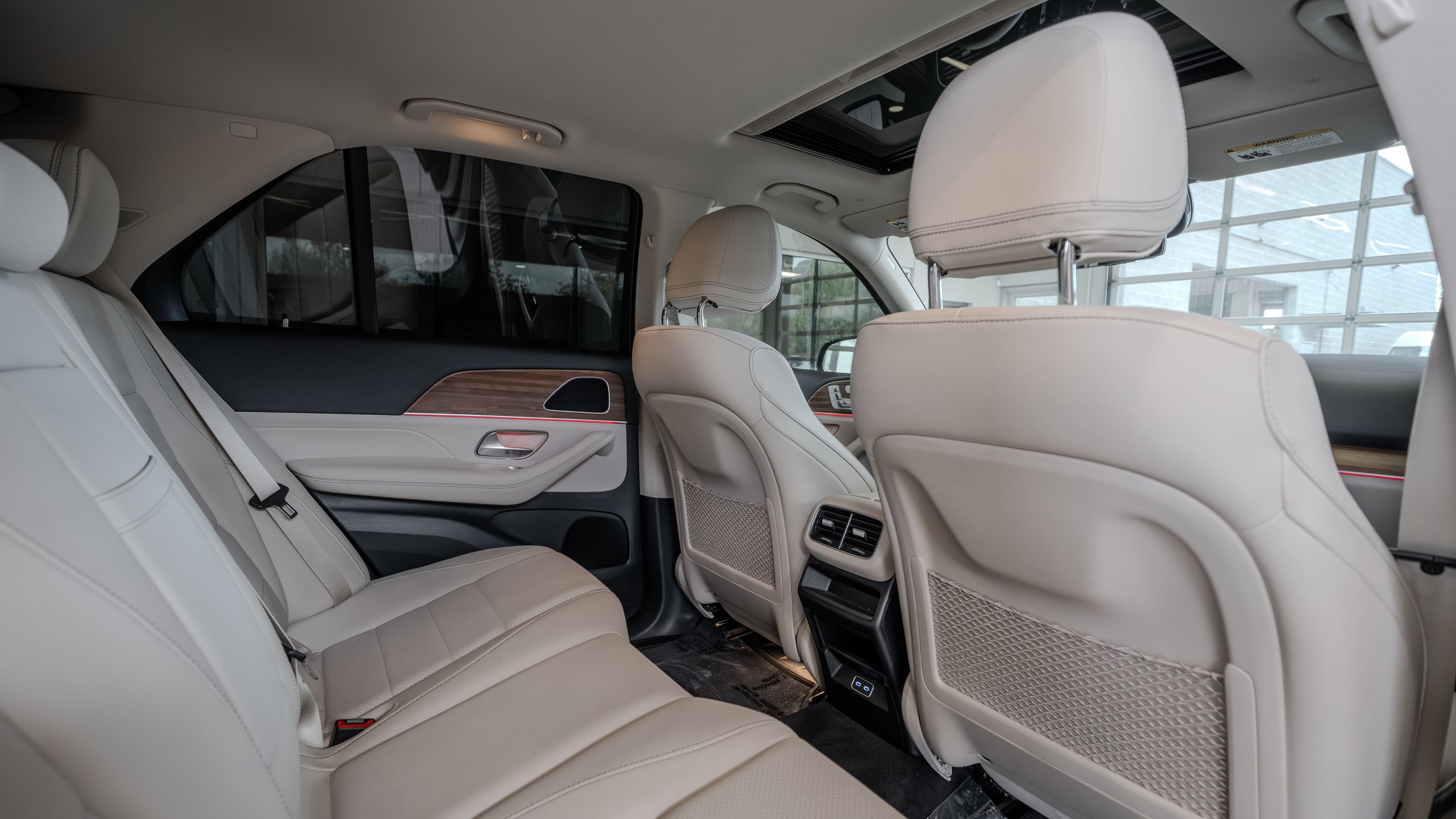 Certified 2025 Mercedes-Benz GLE 450e 4MATIC w/ Driver Assistance Package image 27