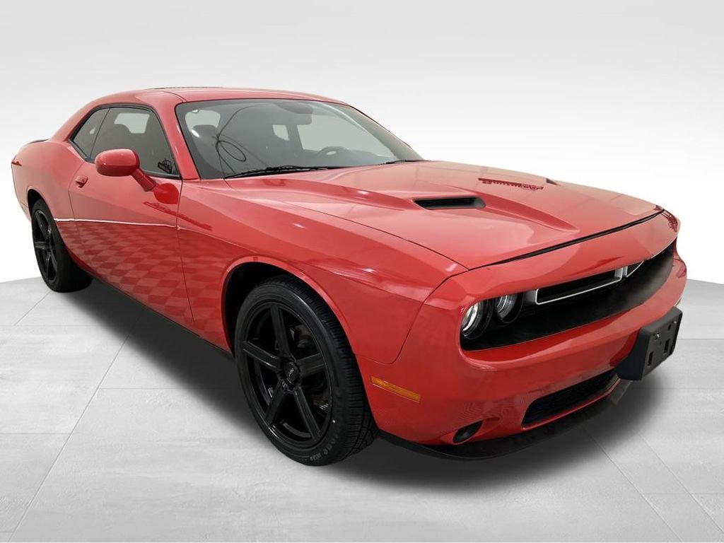 Used 2019 Dodge Challenger SXT w/ Blacktop Package image 7