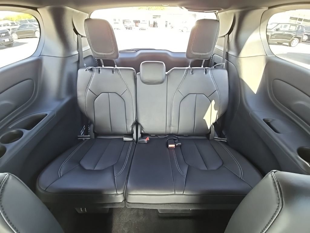 New 2026 Chrysler Pacifica Select w/ S Appearance Package image 20
