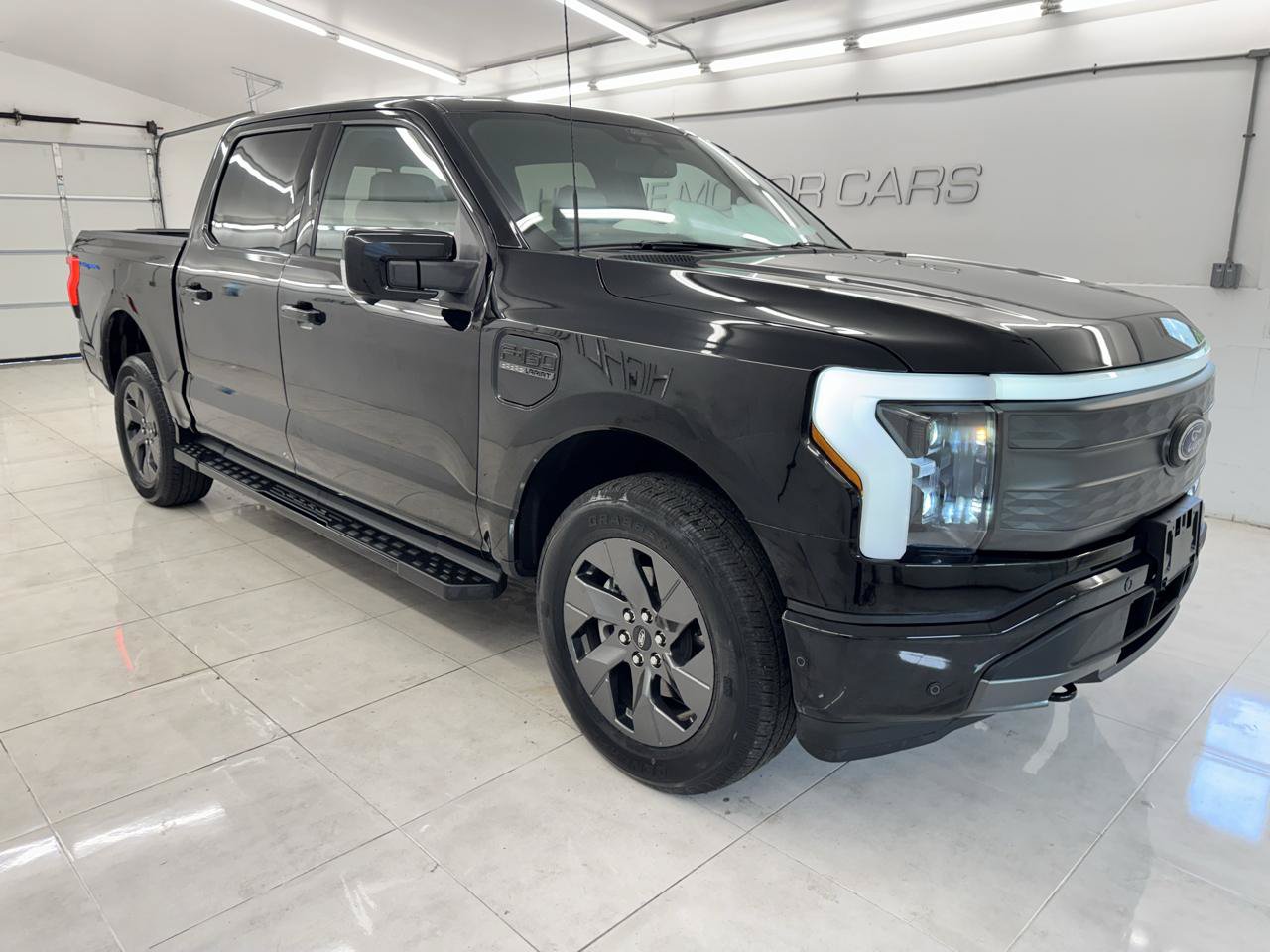 Used 2022 Ford F150 Lightning Lariat AWD/4WD image 3