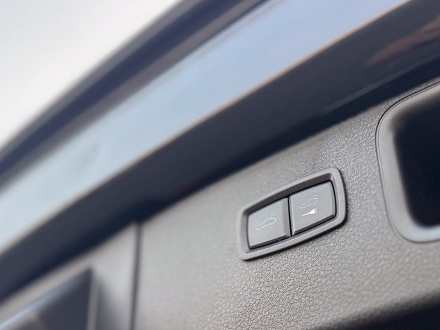 Certified 2022 Porsche Macan S AWD/4WD image 37
