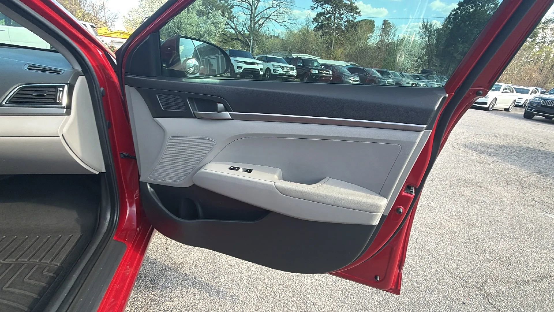 Used 2017 Hyundai Elantra SE image 11