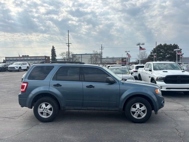 Used 2011 Ford Escape XLT w/ 202A Rapid Spec Order Code image 4