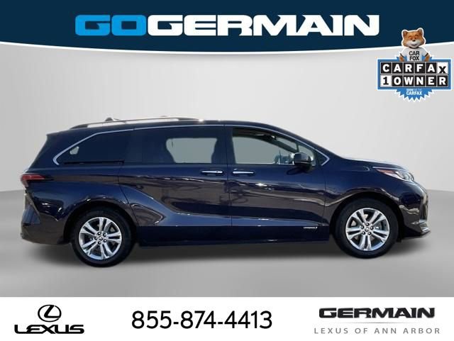 Used 2021 Toyota Sienna XSE w/ XSE Plus Package image 9