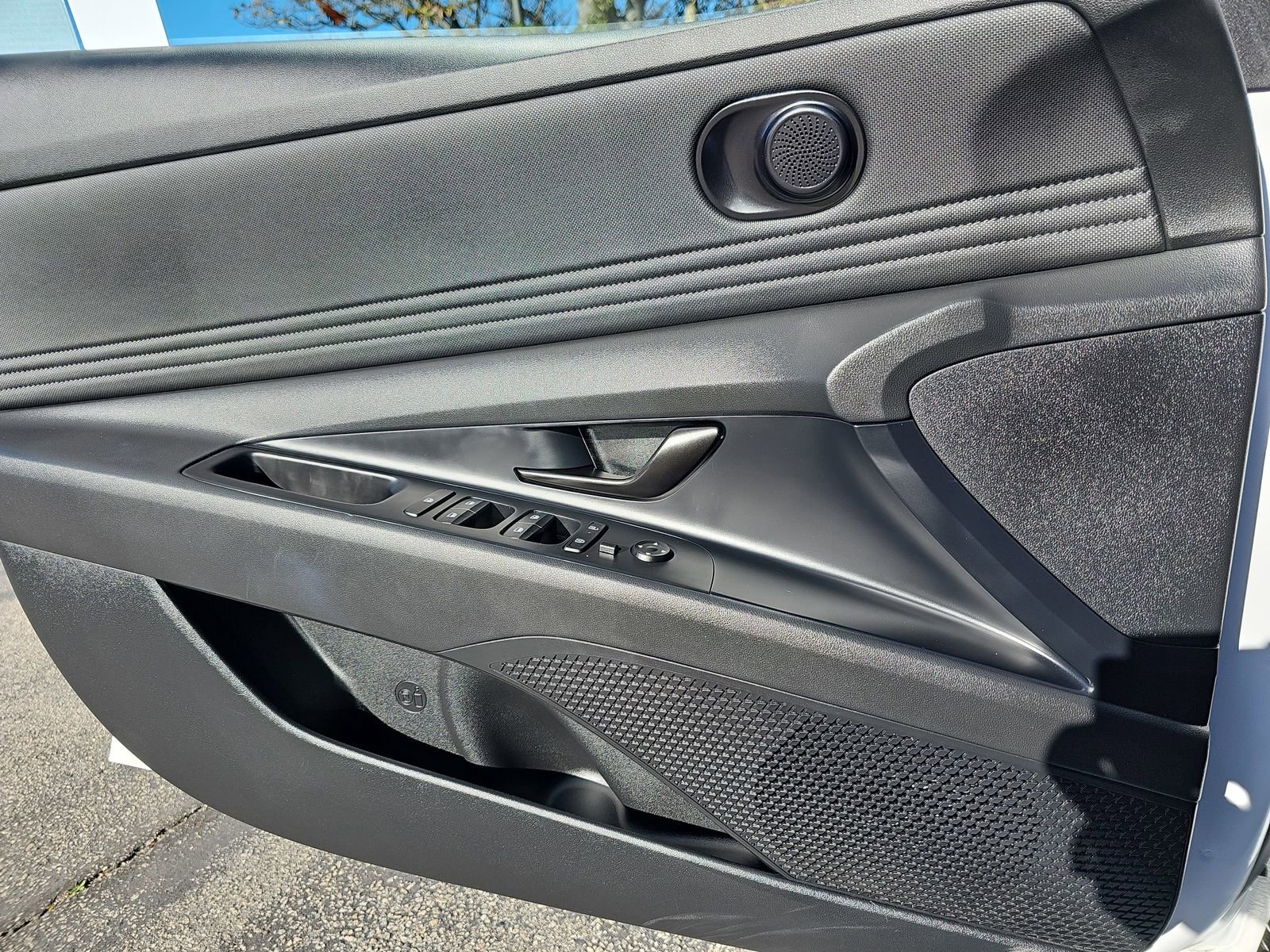 Certified 2025 Hyundai Elantra Sport image 30