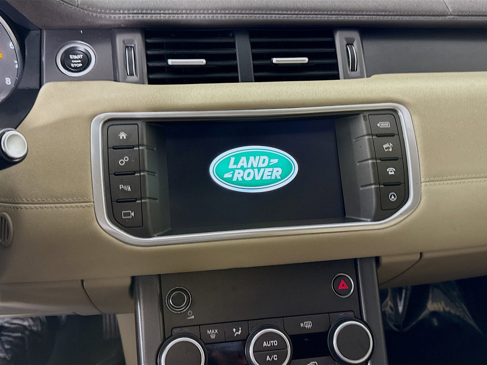 Used 2018 Land Rover Range Rover Evoque SE AWD/4WD image 18