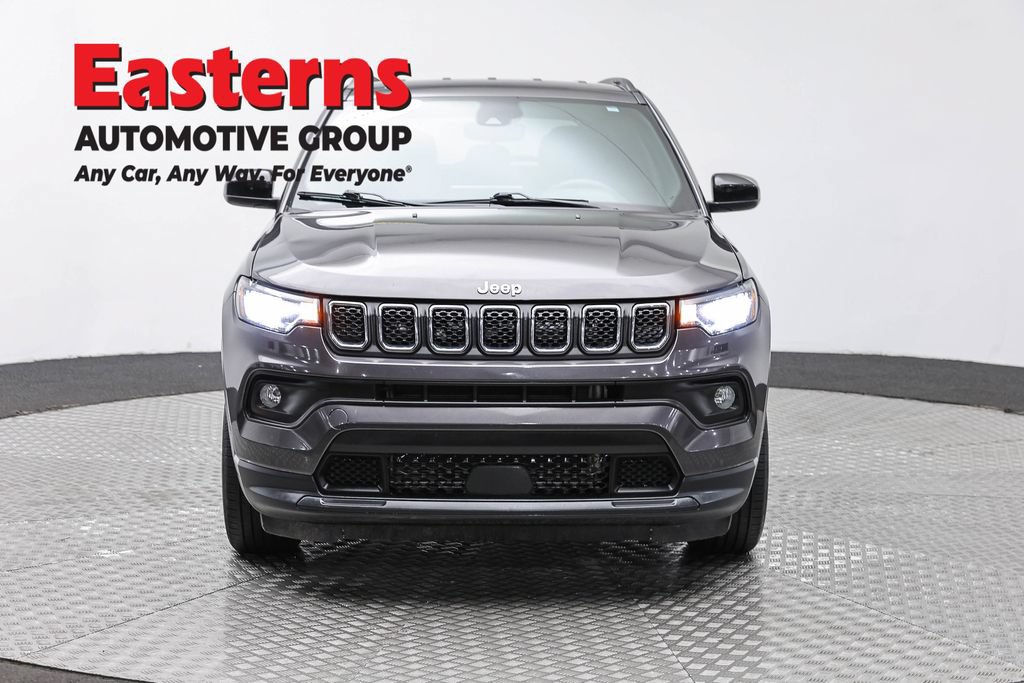 Used 2024 Jeep Compass Latitude AWD/4WD image 2