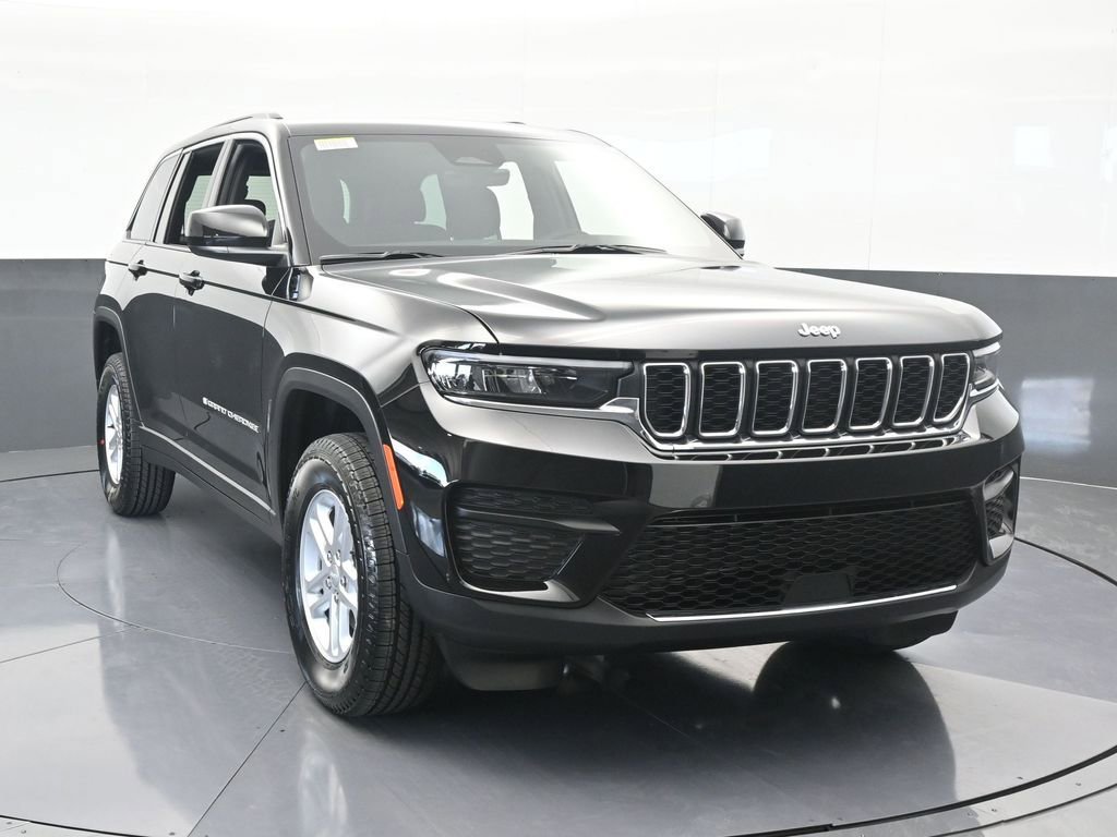 Used 2025 Jeep Grand Cherokee Laredo image 9