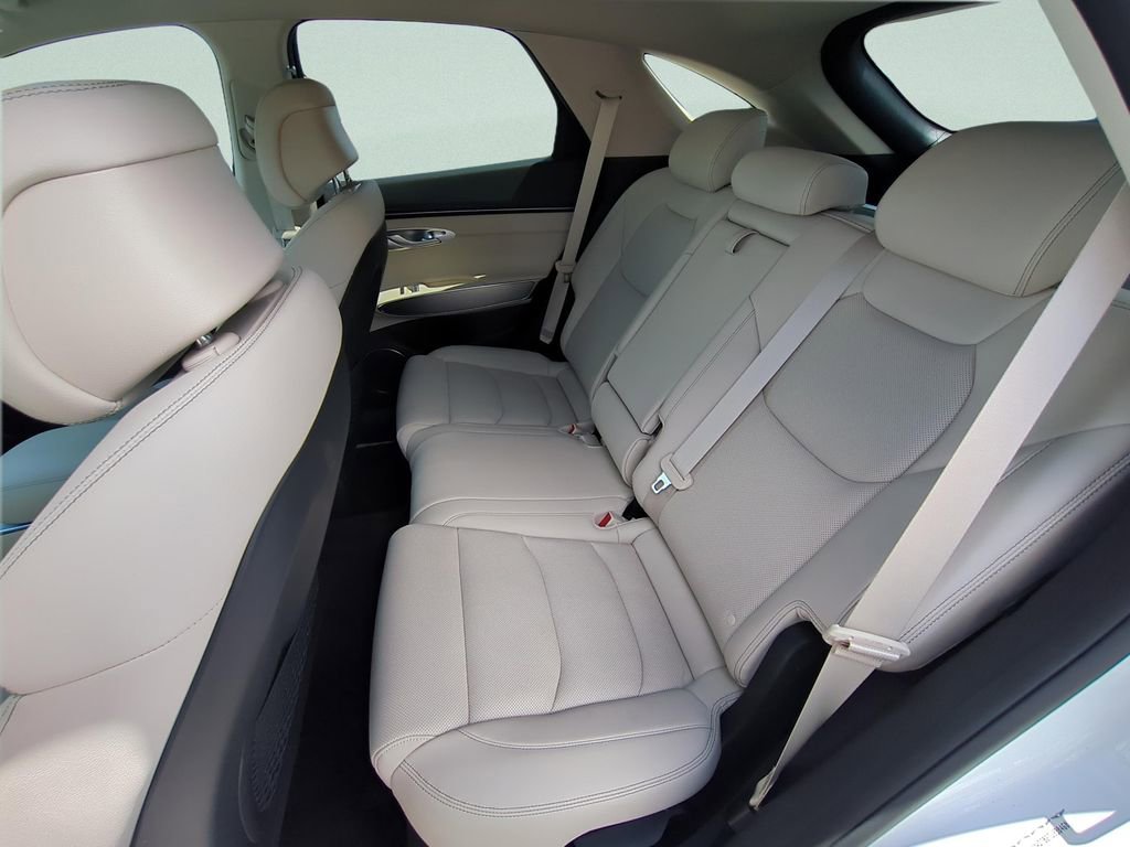 Used 2026 Genesis GV70 2.5T Select image 28