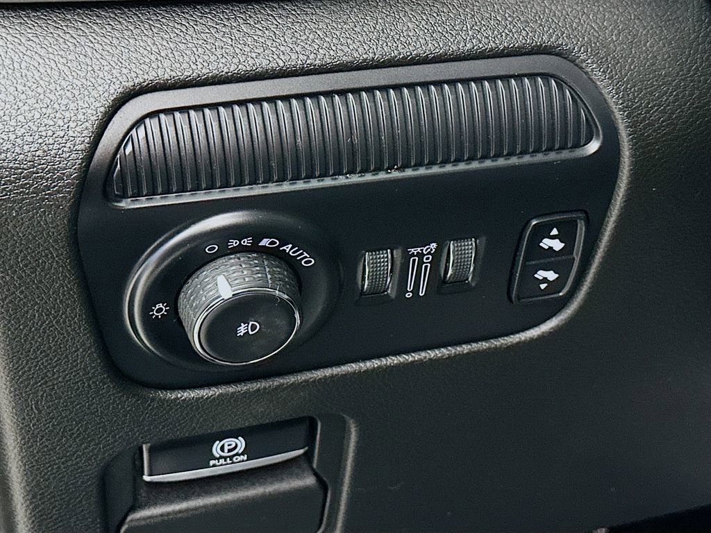 Certified 2022 Jeep Wagoneer Series I AWD/4WD image 17