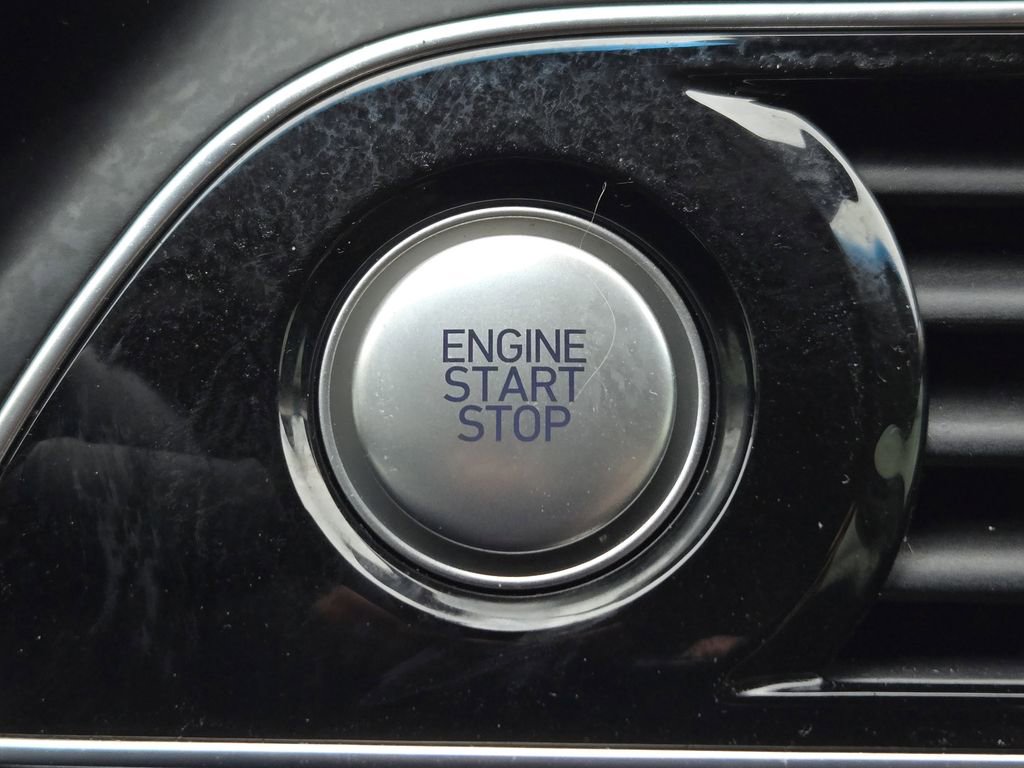 Used 2022 Genesis G70 3.3T RWD image 16