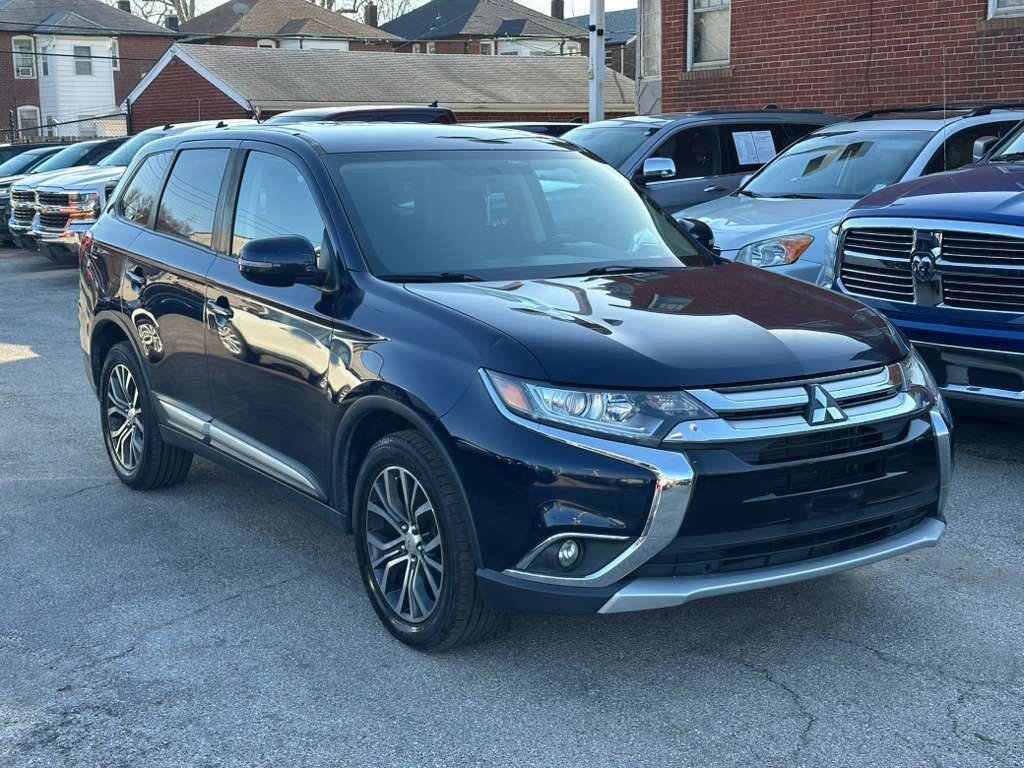 Used 2016 Mitsubishi Outlander SE image 1