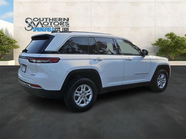 Used 2023 Jeep Grand Cherokee Laredo w/ Luxury Tech Group I RWD image 5