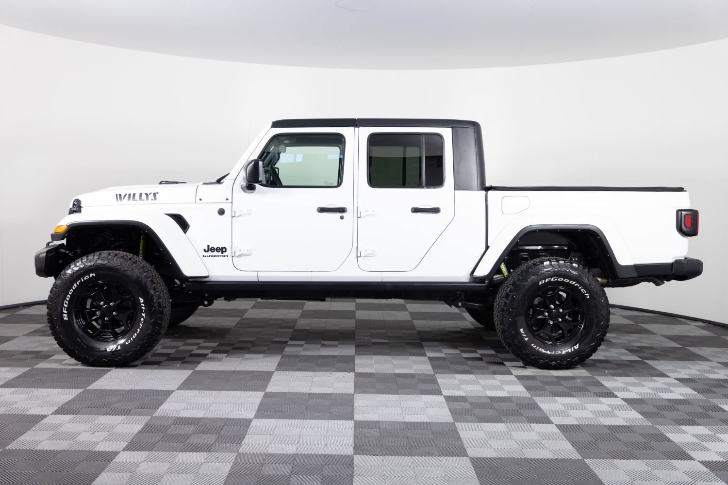 Used 2022 Jeep Gladiator Sport AWD/4WD image 3