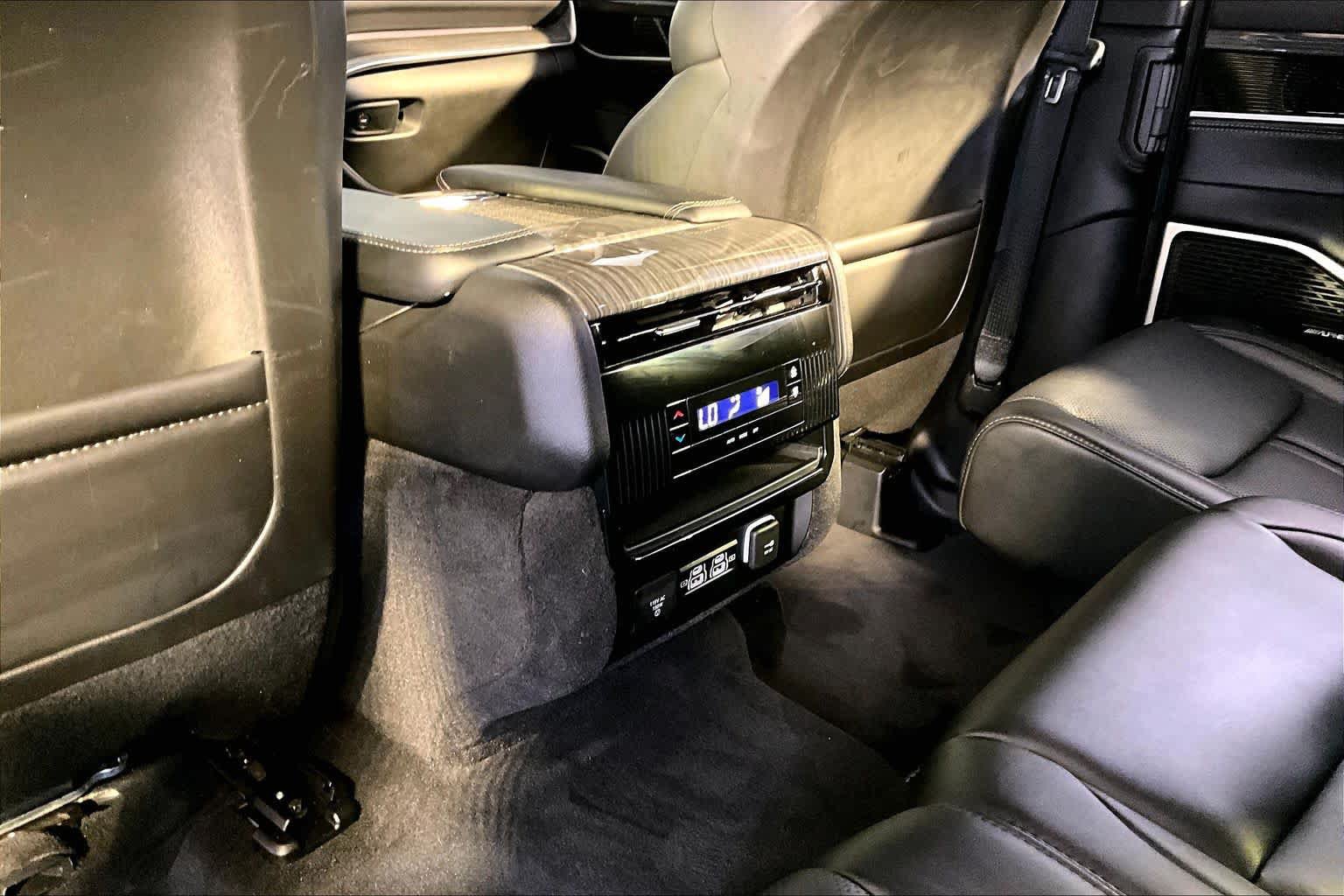 Used 2022 Jeep Wagoneer Series II AWD/4WD image 34