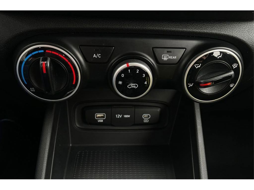 Used 2023 Hyundai Venue SE image 23