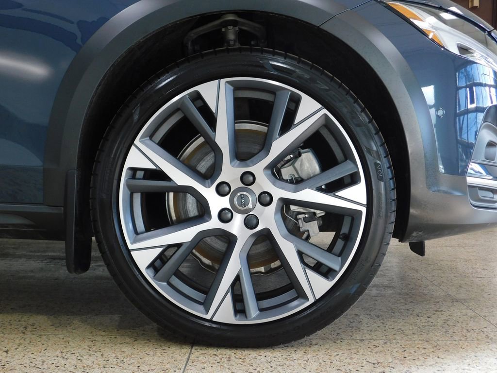 Used 2026 Volvo V90 B6 Cross Country Ultra image 98
