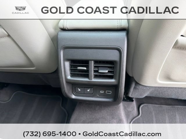 Certified 2023 Cadillac XT4 Luxury w/ Cold Weather Package AWD/4WD image 9