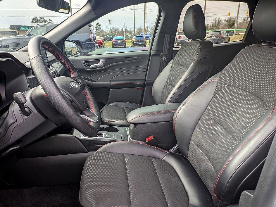 Used 2025 Ford Escape ST-Line image 11