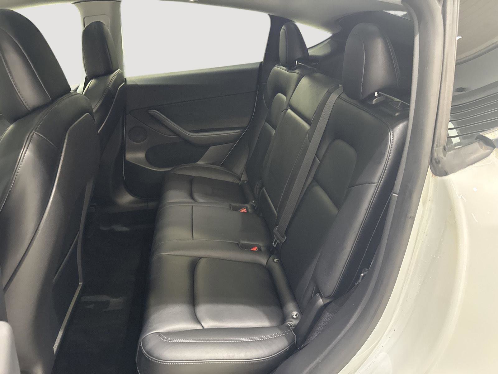 Used 2022 Tesla Model Y Long Range image 4