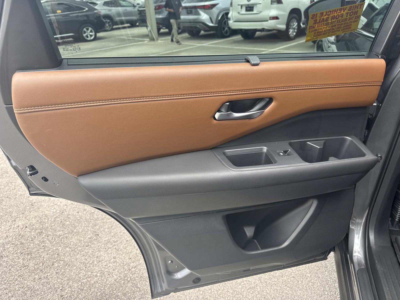 Used 2025 Nissan Pathfinder Platinum AWD/4WD image 12