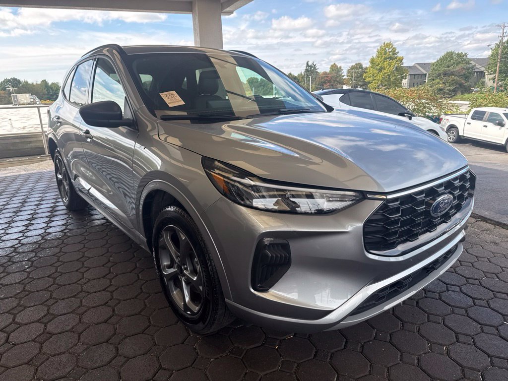 Certified 2024 Ford Escape ST-Line w/ Tech Pack #1 AWD/4WD image 4