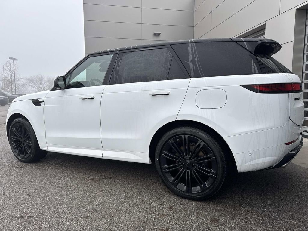 New 2026 Land Rover Range Rover Sport Dynamic SE image 4