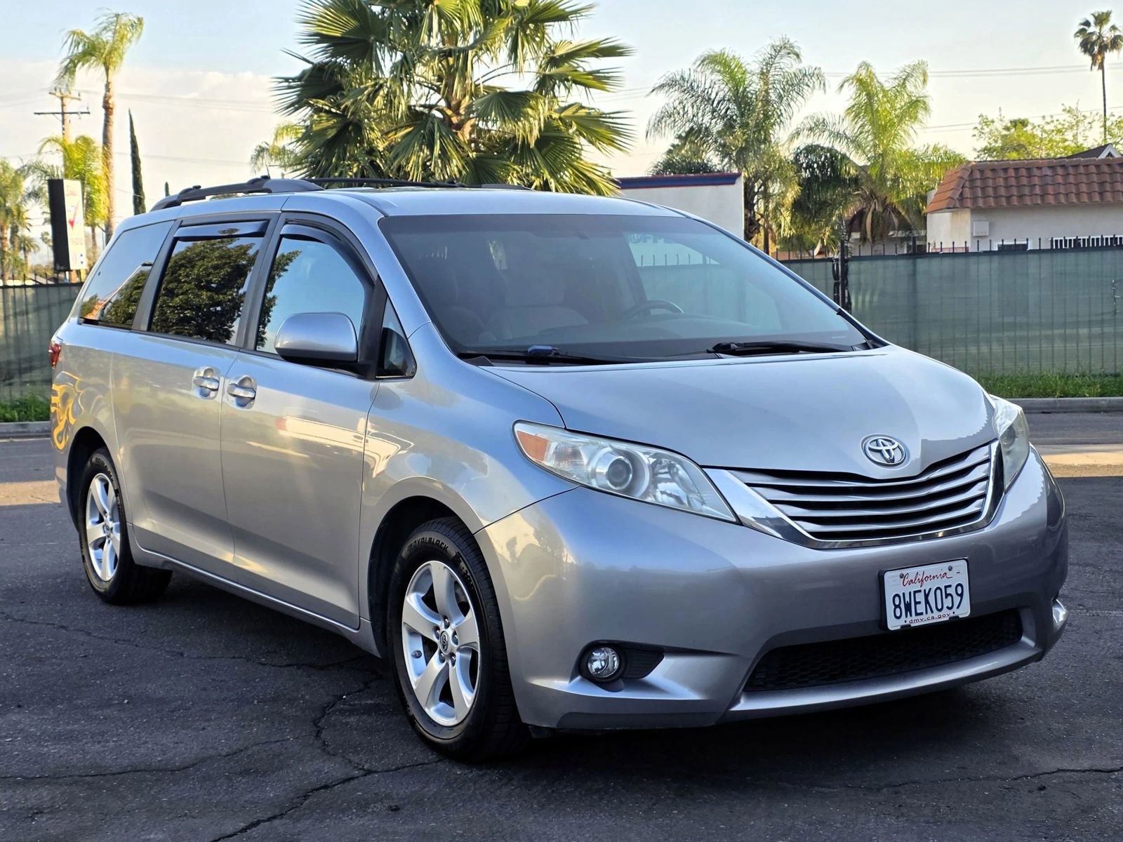 Used 2017 Toyota Sienna LE w/ Cargo Management Package image 2