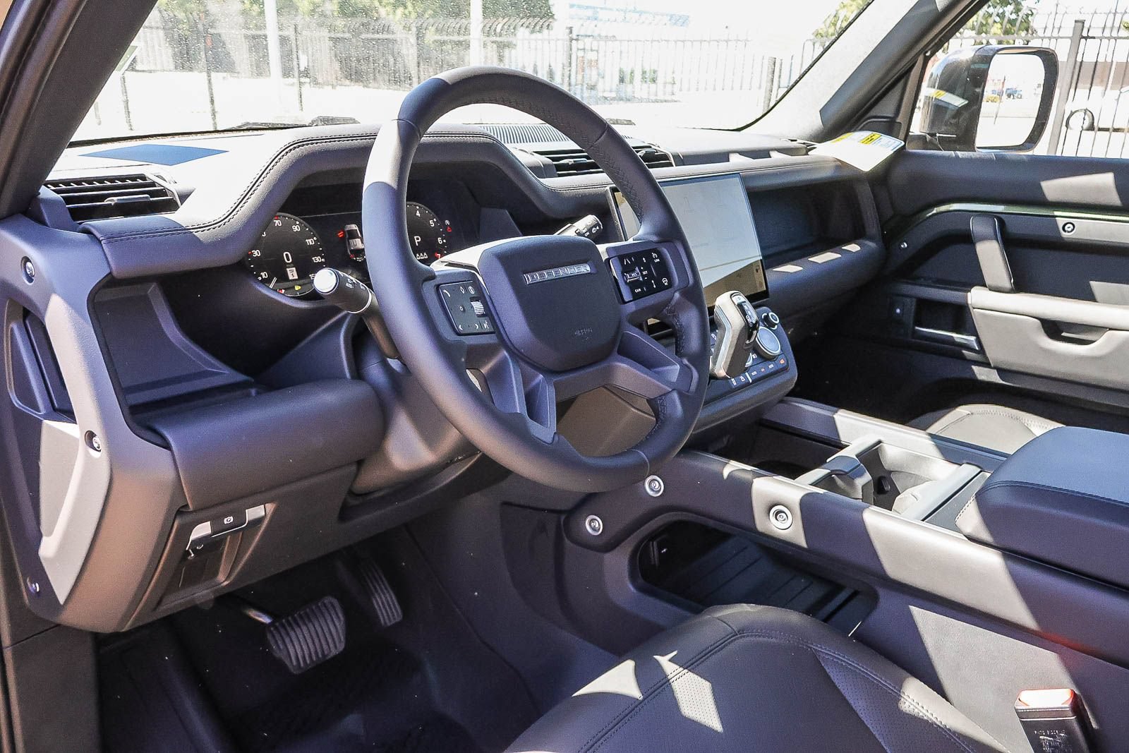 New 2026 Land Rover Defender 110 X-Dynamic SE AWD/4WD image 27