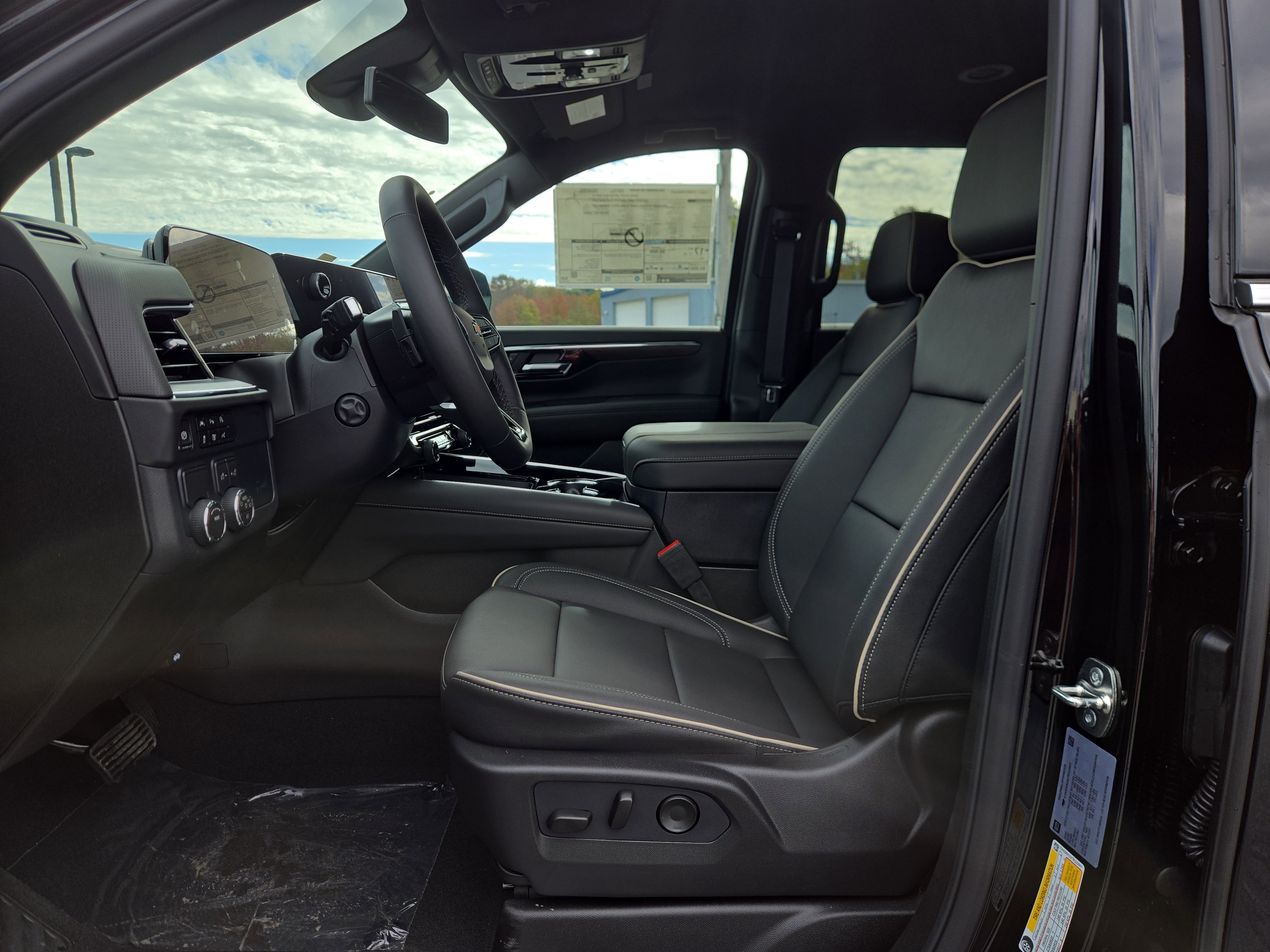 New 2026 Chevrolet Suburban Premier image 12