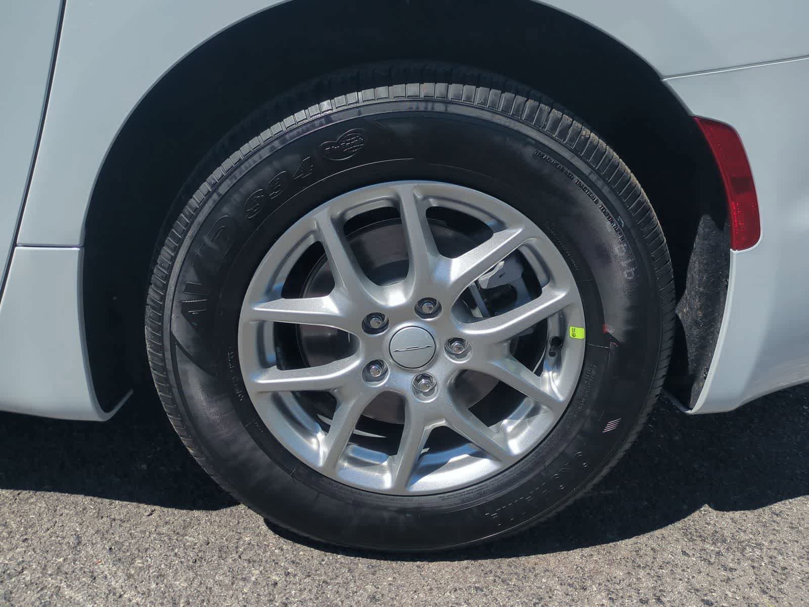 New 2027 Chrysler Pacifica Select FWD image 13