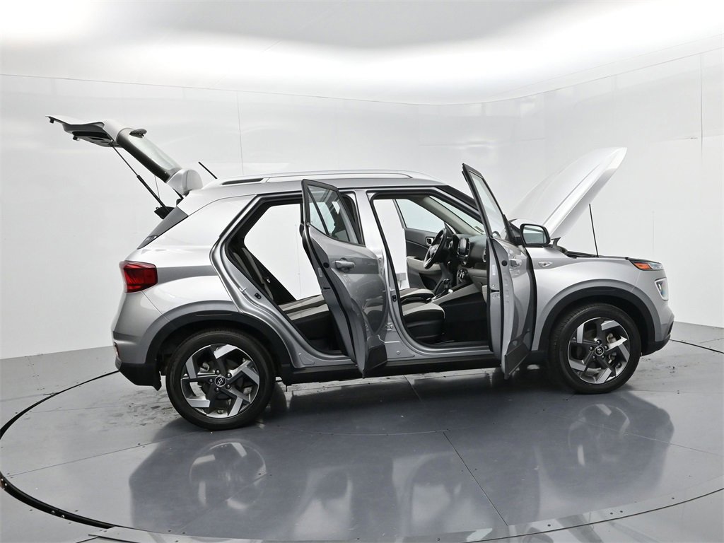 Used 2023 Hyundai Venue SEL image 49