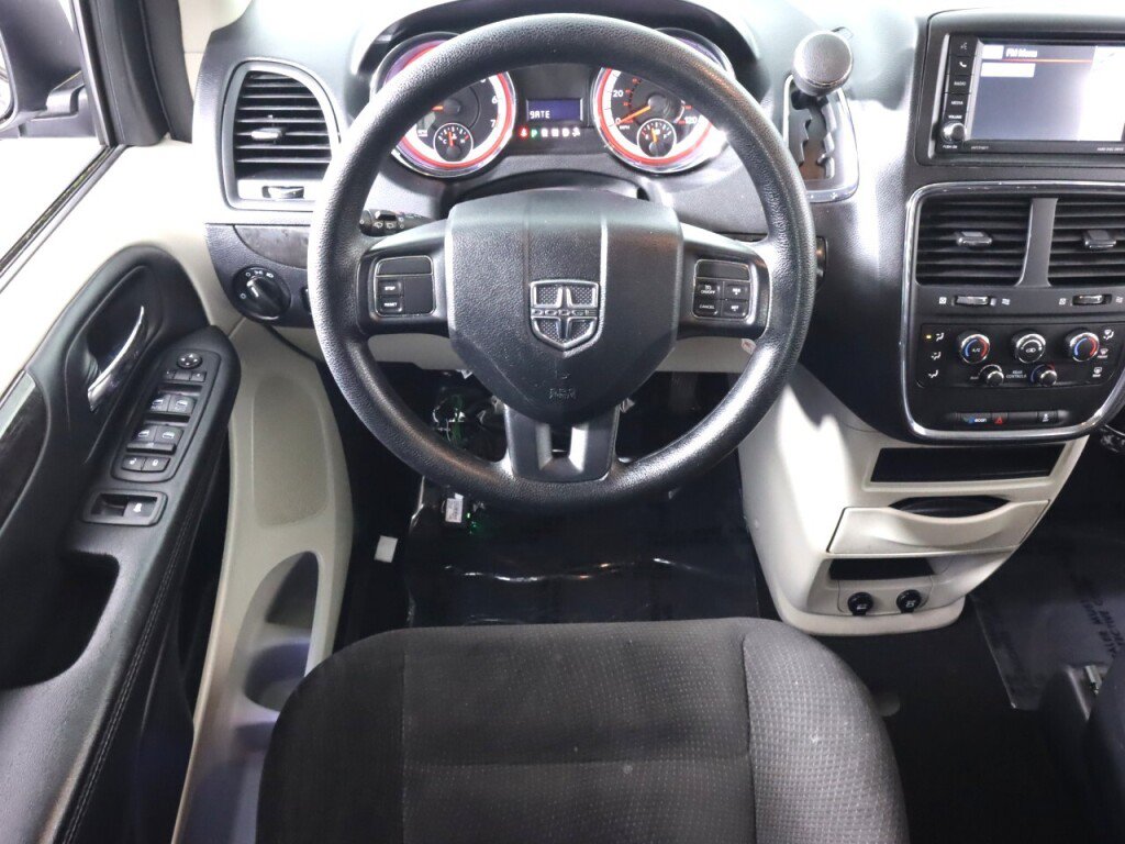 Used 2018 Dodge Grand Caravan SE FWD image 28