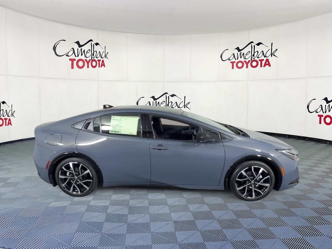 New 2027 Toyota Prius Plug-In Hybrid FWD image 4