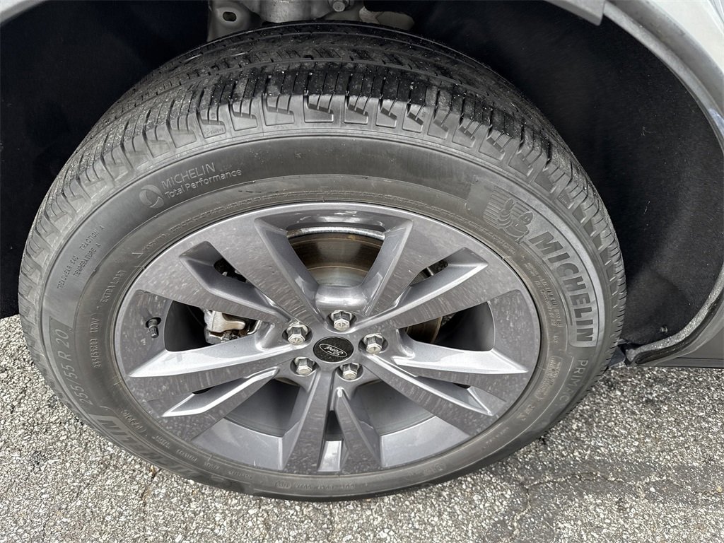 Used 2022 Ford Explorer XLT w/ Equipment Group 202A image 18