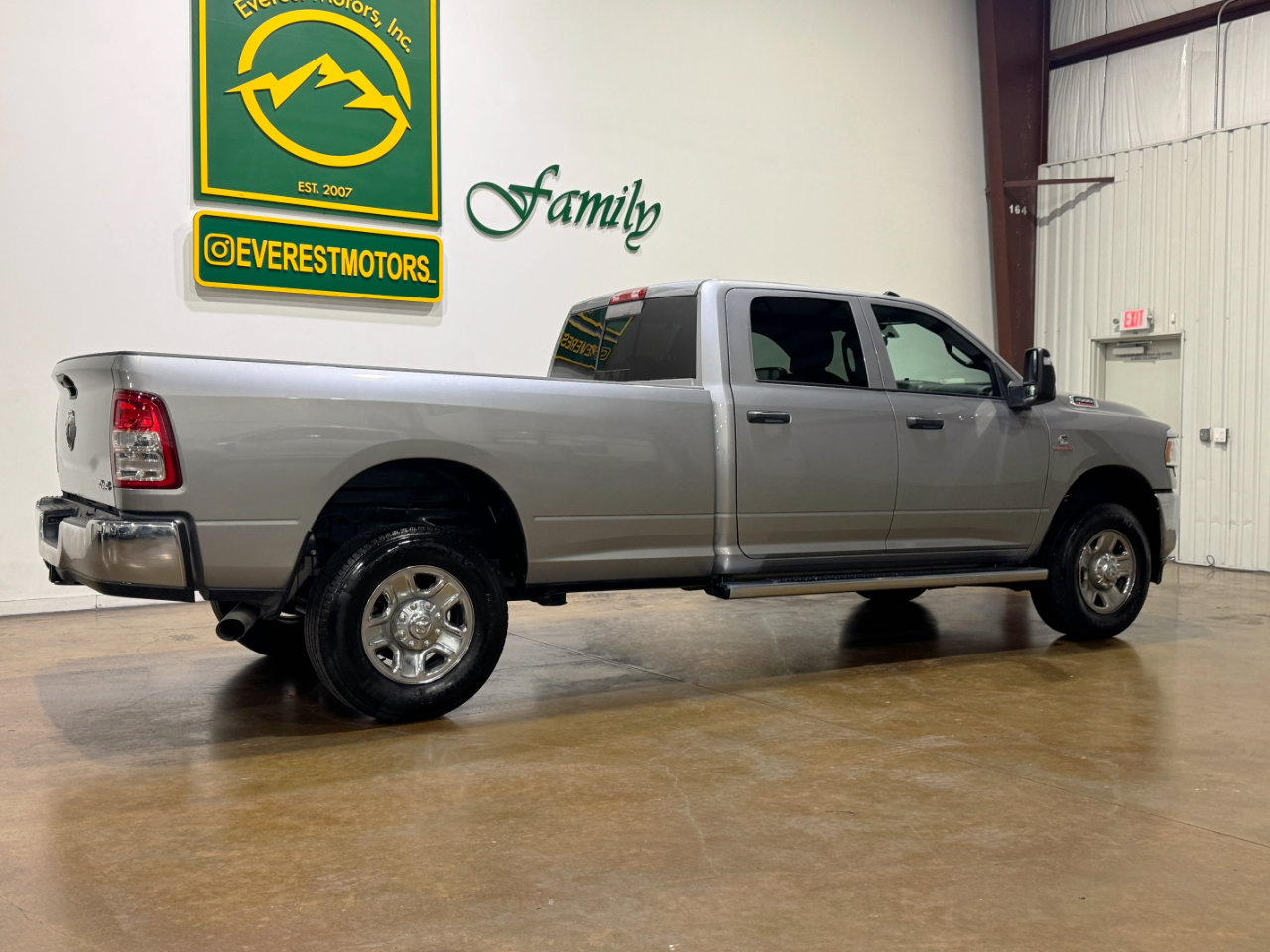 Used 2024 RAM 2500 Tradesman w/ Chrome Appearance Group image 3