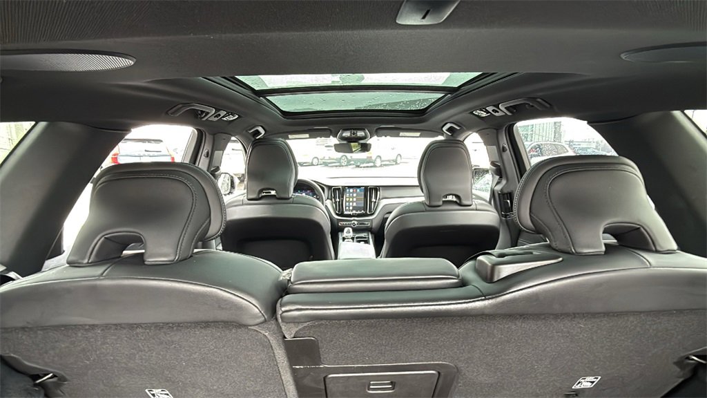 Certified 2024 Volvo XC60 B5 Ultimate w/ Climate Package image 30